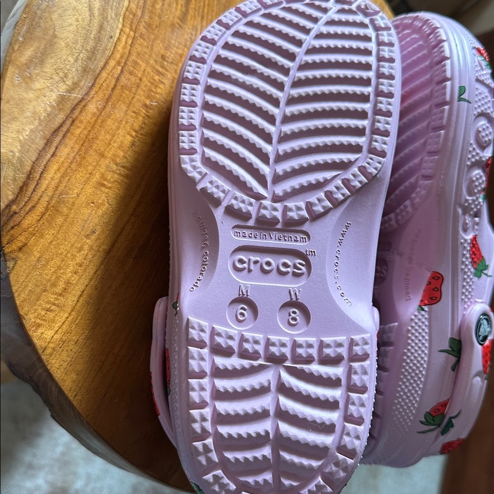 CROCS Pink Clogs with strawberries perfect condition - Picture 6 of 8